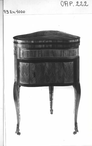 Table de toilette en forme de coeur, image 4/5