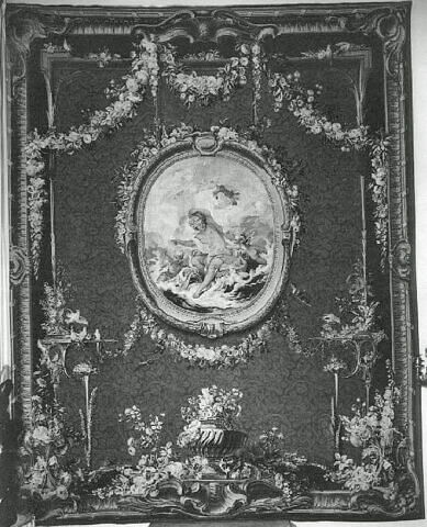 Vénus sur les eaux, d’un ensemble de quatre pièces des tentures de François Boucher, tissées pour la chambre de la duchesse de Bourbon à l’hôtel de Lassay, image 3/4
