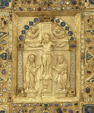 Boîte-reliure : la Crucifixion et les symboles des évangélistes, image 7/24