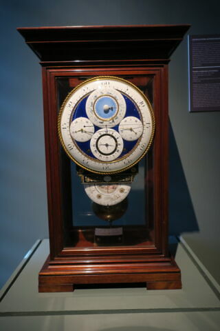 Pendule à complications astronomiques