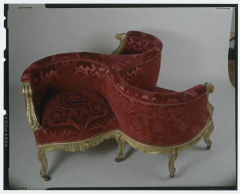 Confident à trois places de style Louis XV