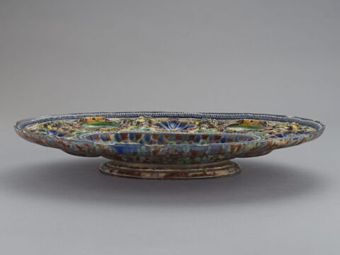 Plat ovale sur pied : cavités et cornes d'abondance, image 4/4