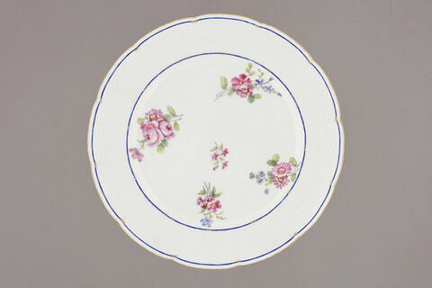 Assiette "à osier", d'un ensemble de soixante-huit (TH 951 à 1018), d'un service (TH 809 à 1066)