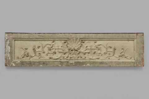 Dessus de porte de l'Hôtel Le Bas de Montargis (4) (d'un ensemble de quatre)
Inscription de Cotte