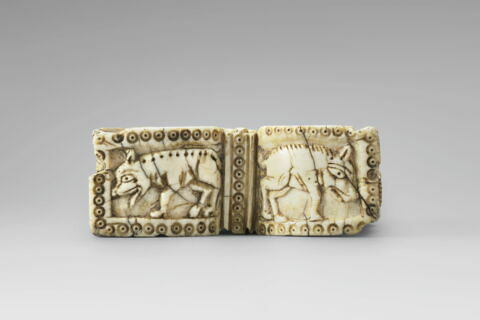 Pièce d'échecs : Adam et Ève ; deux chevaliers combattant., image 3/8