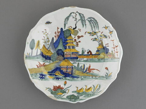 Assiette à décor chinois