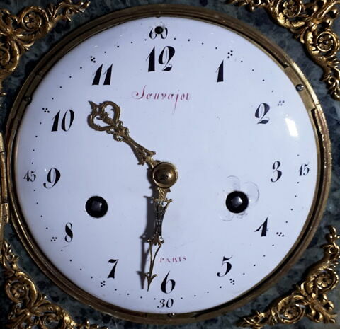 Pendule : l'Amour implorant une jeune femme qui vient de le désarmer, image 2/4