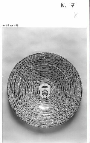 Plat rond : armoiries (?), image 4/4