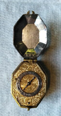 Montre octogonale