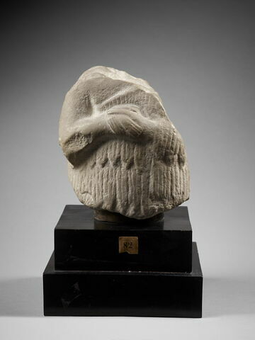 statue, image 2/6