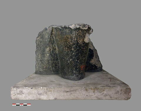 statue, image 4/11