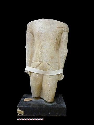 statue