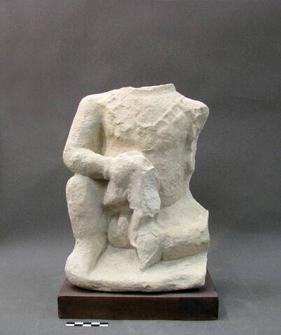 statue