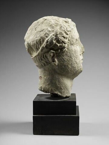 statue, image 2/6