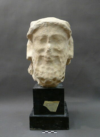 statue