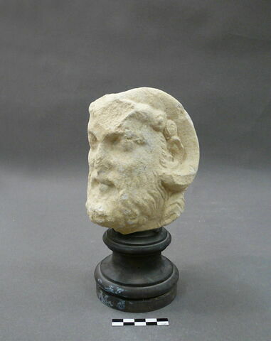 statue, image 2/5