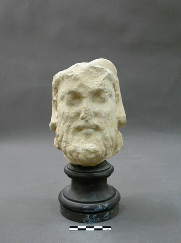 statue