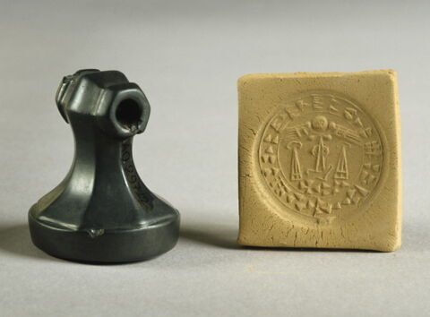cachet, image 3/3