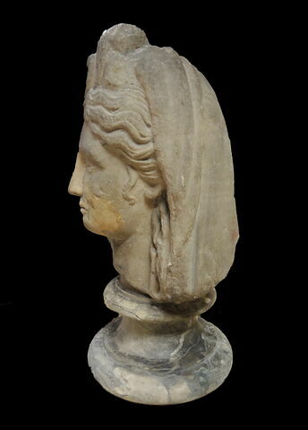 statue, image 4/8