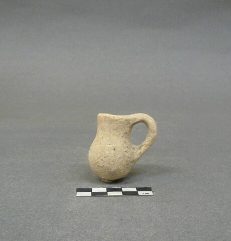 vase, image 2/2