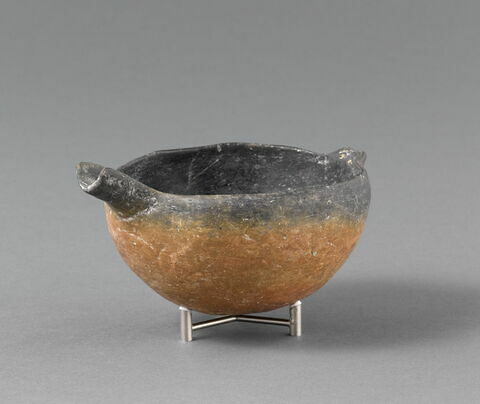 vase, image 2/4