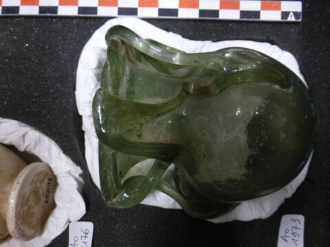 vase, image 2/2
