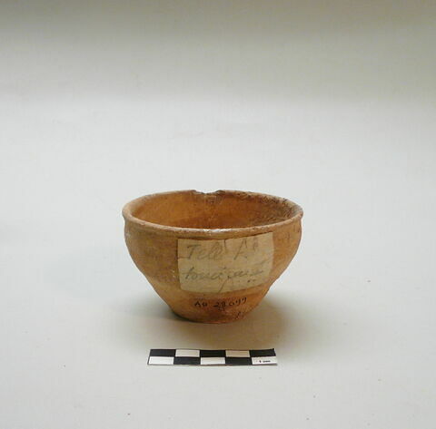 vase, image 3/3