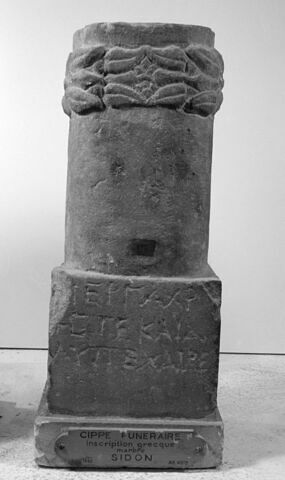 stèle, image 2/2