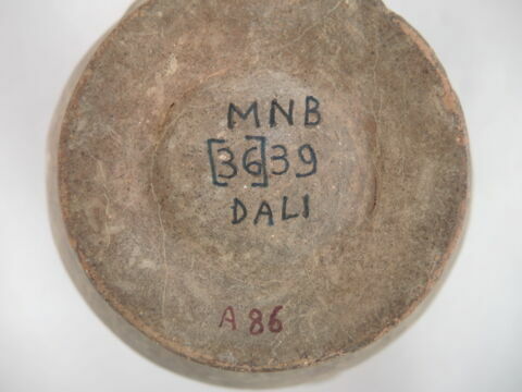 vase, image 2/3