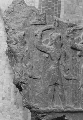 Bas-relief aux guerriers, image 4/9