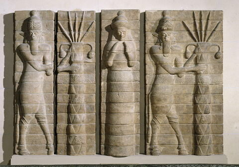 panneau de briques  ; élément du décor architectural, image 7/8