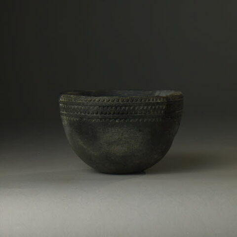 vase, image 2/2