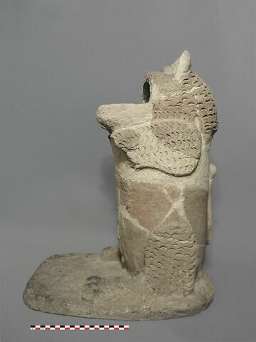 statue