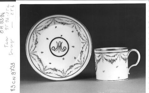 Tasse et sa soucoupe, d'une paire (OA 9594 25 CD), faisant partie du nécessaire de Marie-Antoinette, image 7/8