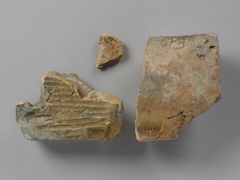 sculpture, fragment, image 2/3