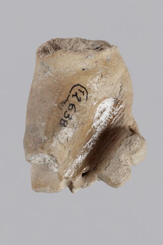 sculpture, fragment, image 2/3