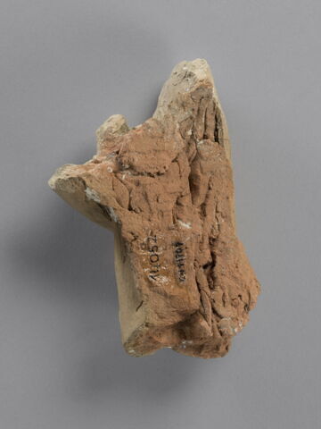 sculpture, fragment, image 2/3