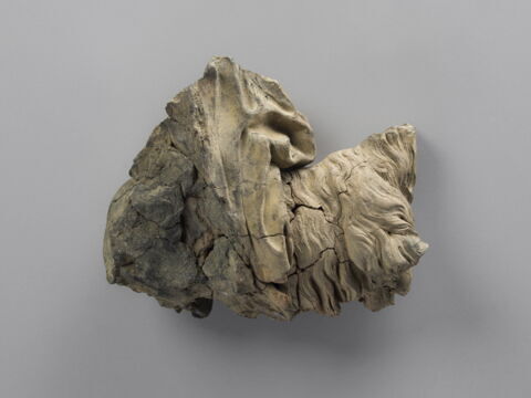 sculpture, fragment, image 2/2