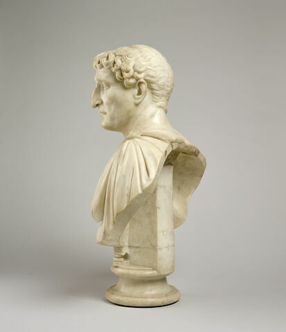 statue, image 5/7