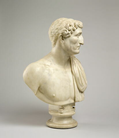 statue, image 3/7
