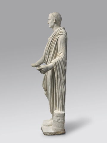 statue, image 3/8