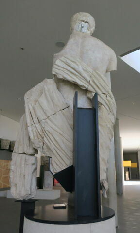statue, image 2/3