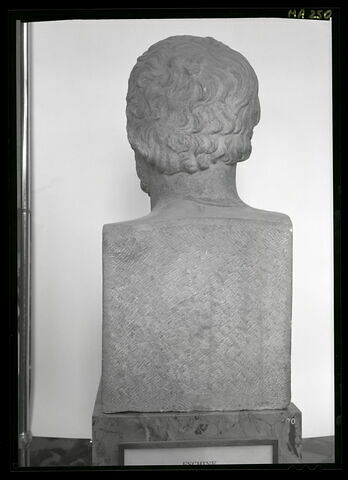 statue