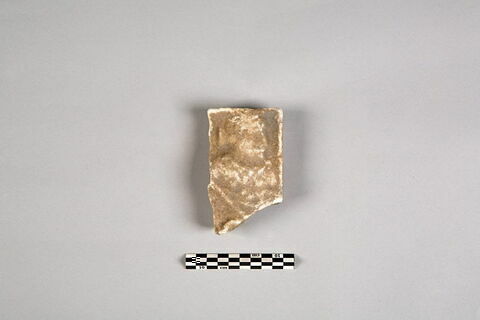 Stèle votive à Saturne (fragment), image 2/2