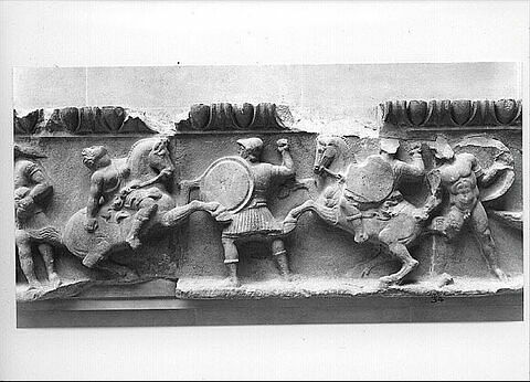 Frise du temple d'Artemis à Magnésie du Méandre, image 2/2