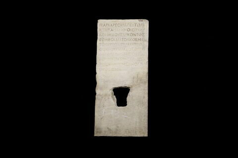 statue  ; inscription