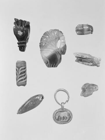 élément de collier  ; amulette