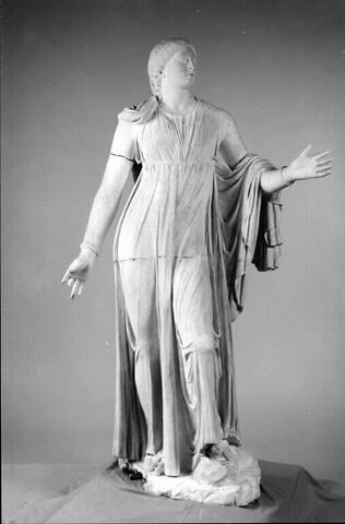 statue