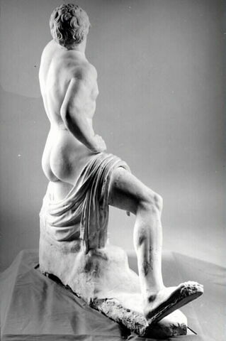 statue, image 3/7