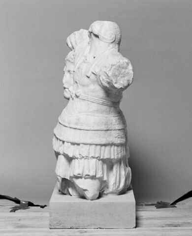 statue, image 12/13